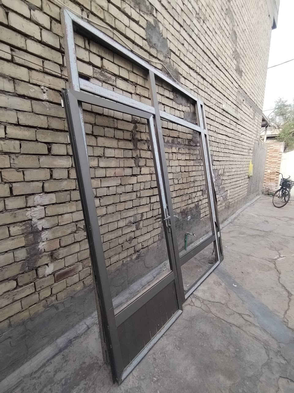 السلام عليكم
جام خانة المنيوم للبيع نظيفة كلش 
والجام مالها موجود وياها
ارتفاع 255 والعرض 228 وتصير 208 لان شادلها ملحق 20 عادي ينشال
السعر 250 مكاني بغداد 
***********
