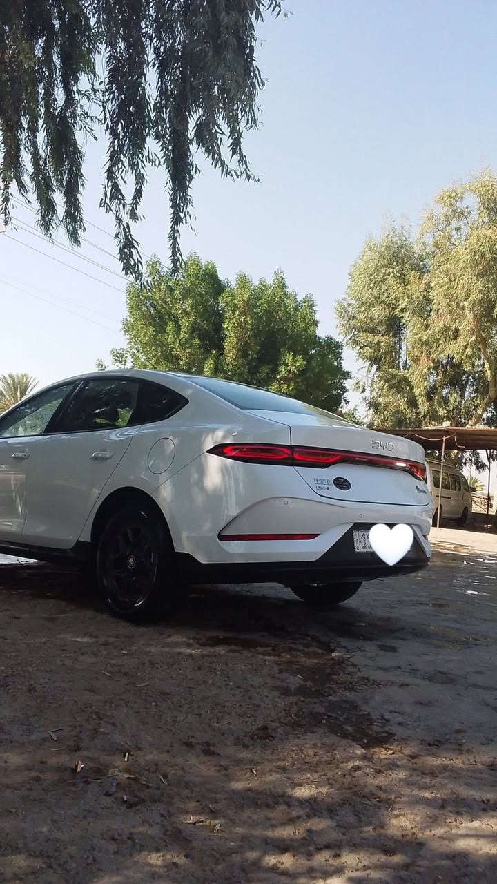 بي واي دي ٢٠٢٥ داخل زيتوني السياره كفاله عامه من كلشي ماشيه الكلي ١٤ الف السياره زيرو شاحنه اصليه دواسات حضن السياره كلش نظيفه مواصفاتها فول ومعروفه شنو مواصفاتها رقم بغداد السعر ١٣٠ وبيها مجال بسيط 
للاستفسار ***********
