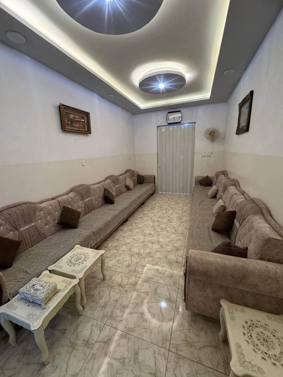 🏡 دار للبيع نقداً او اقساط بسعر مناسب في حي الوليد
المساحة: 120 متر
الواجهة: 6 متر
🏠 عدد الطوابق: طابقين بناء حديث
📍 موقع مميز على شارع 20
🚗 رصيف البيت: 5 أمتار

الطابق الأول:
غرفتين نوم
صالة
استقبال
مطبخ
صحيات داخلية وخارجية

الطابق الثاني:
ثلاث غرف نوم
صالة
صحيات
سطح ناصي

📌 ملاحظة: الصور فقط للطابق الأول

📞للسعر و الاستفسار الاتصال على الرقم أو على الواتساب:
***********
***********
