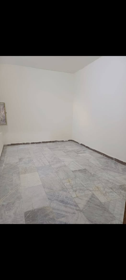 بيت ١٥٠م طابق واحد يحتوي على غرفتين في الطابق الارضي وغرفة ع السطح استقبال 3.5*7 صحيات عدد 2 للأستفسار مراسلة على الصفحة او الاتصال على رقم *********** العنوان الاسكان الصناعي دور الثمانيه قريب على الجسر الجديد
