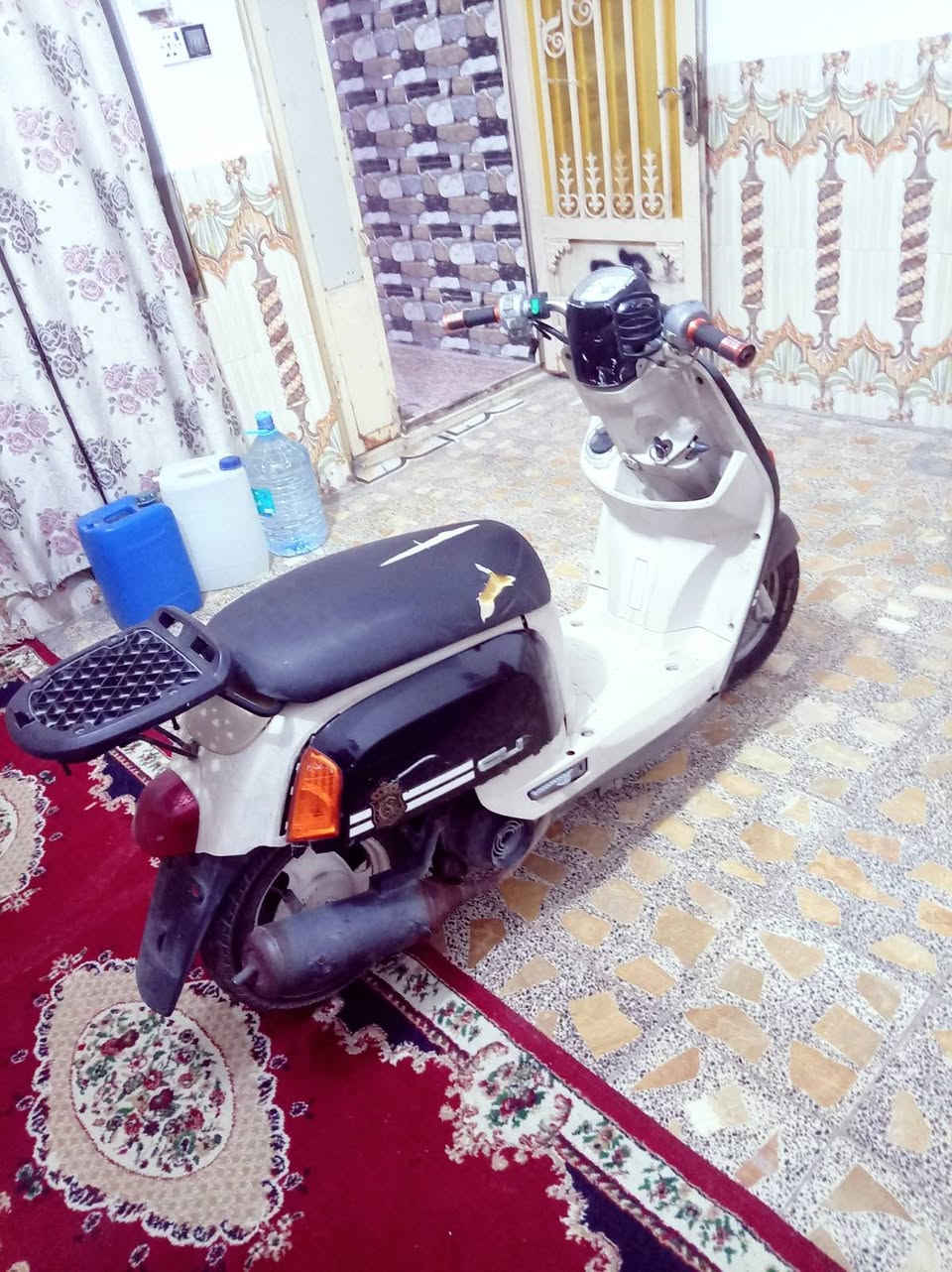 بوليسي للبيع كلش مناسب سعرها بوشه ٥٠ بلاديه

والفاته مبدله شلع ومشي سلف هندر كهربائات شغاله كامله

ب( ٤٥٠ ) سعرها وبيه مجال شراي يتصل

*********** ناصريه مركز

