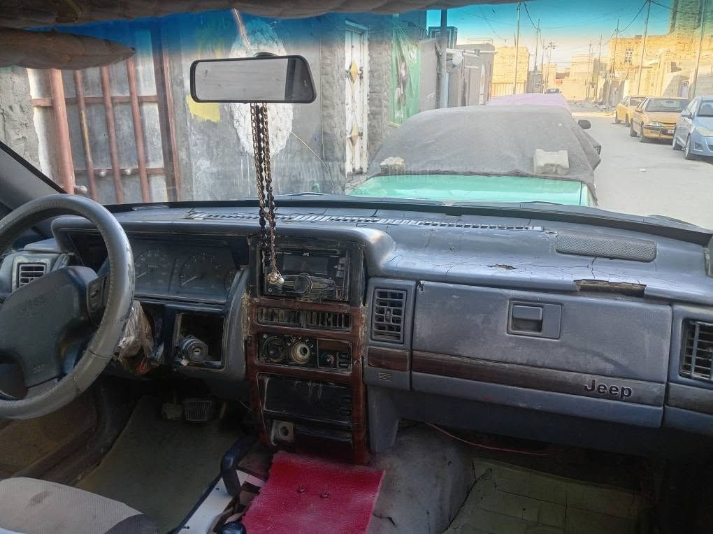 جيب شيروكي موديل 93 كير ومكينه ففتي كير عادي رياضي رقم بغداد كير ومكينه وحداديه جدد مالكهه بكربلاء ماواصله مسؤل عن سرقه وعشائر مكان السيارة ديوانيه رقم الهاتف *********** سعرها 25 وبيها مجال ديوانية, القادسية

