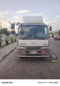 هينو للبيع سته وربع محرك خطين تخم تاير ياباني رقم بغداد النگليزي 07736...