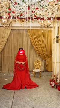 فساتين • مستعملة • ساعة-ساعتين