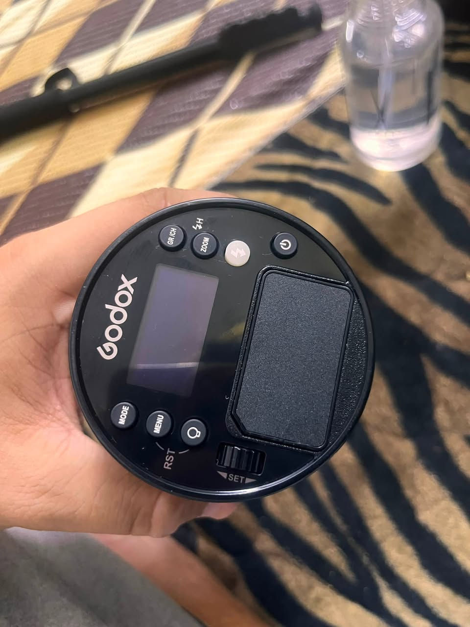 اضاءه GODOX AD100PRO مستخدمه مره وحده كارتونه مموجوده فقط بطاريتها وهيج كلها موجوده
سعرها 150 قفل
بغداد ***********
