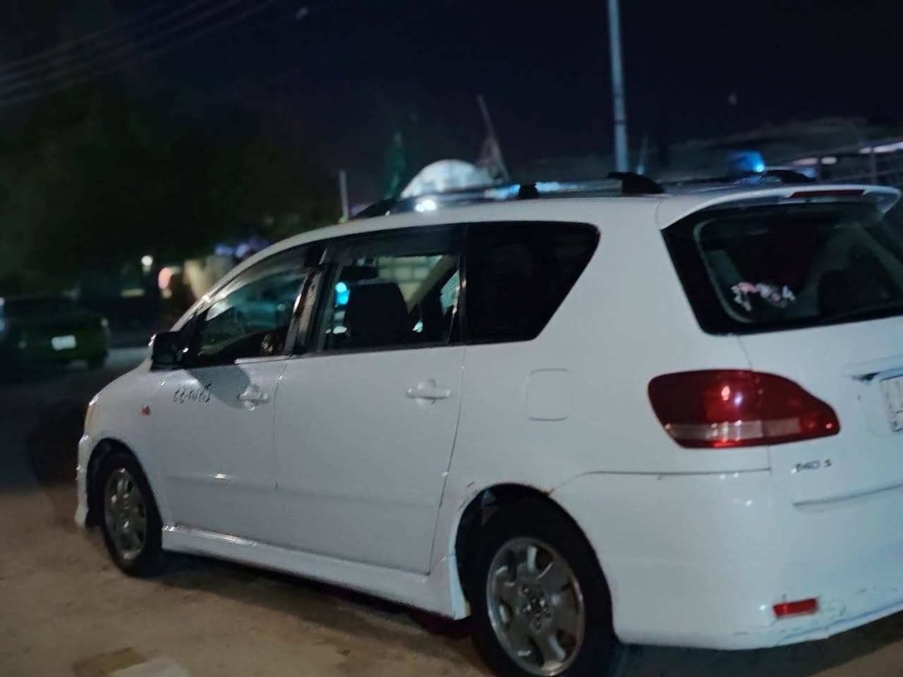 السلام عليكم سياره للبيع ابصم موديل 2002 السياره باسمي سياره جاهزه حداده تايرات تبريد مكينه جديده رقمها مميز 128 ميسان سياره لون ابيض كفاله عامه *********** مكان السياره بصره خور الزبير السعر 105 وبيها مجال للشراي فقط
