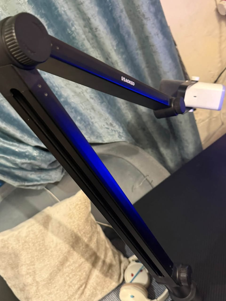 شاشه حجم 19 60hz vga وياها تحويله hd 
40الف 
ميز جبير rgb سعر 90 الف 
كرسي سعر 30 الف بس ميرجع ليوره واكف باقي شغال
مايك ومكسر 60 الف 
يوبي اس 1kv فاربر يمشيك 15 دقيقه سعر 180 
جوستك ام الرجب احترافي ب 30 
جوستك العاديه 10 
سماعه كيم هيدسيت رجب ومايك منفصل 40 
ستاند احترافي 30 
كيبورد ماوس 70
بغداد حي الجهاد ***********
