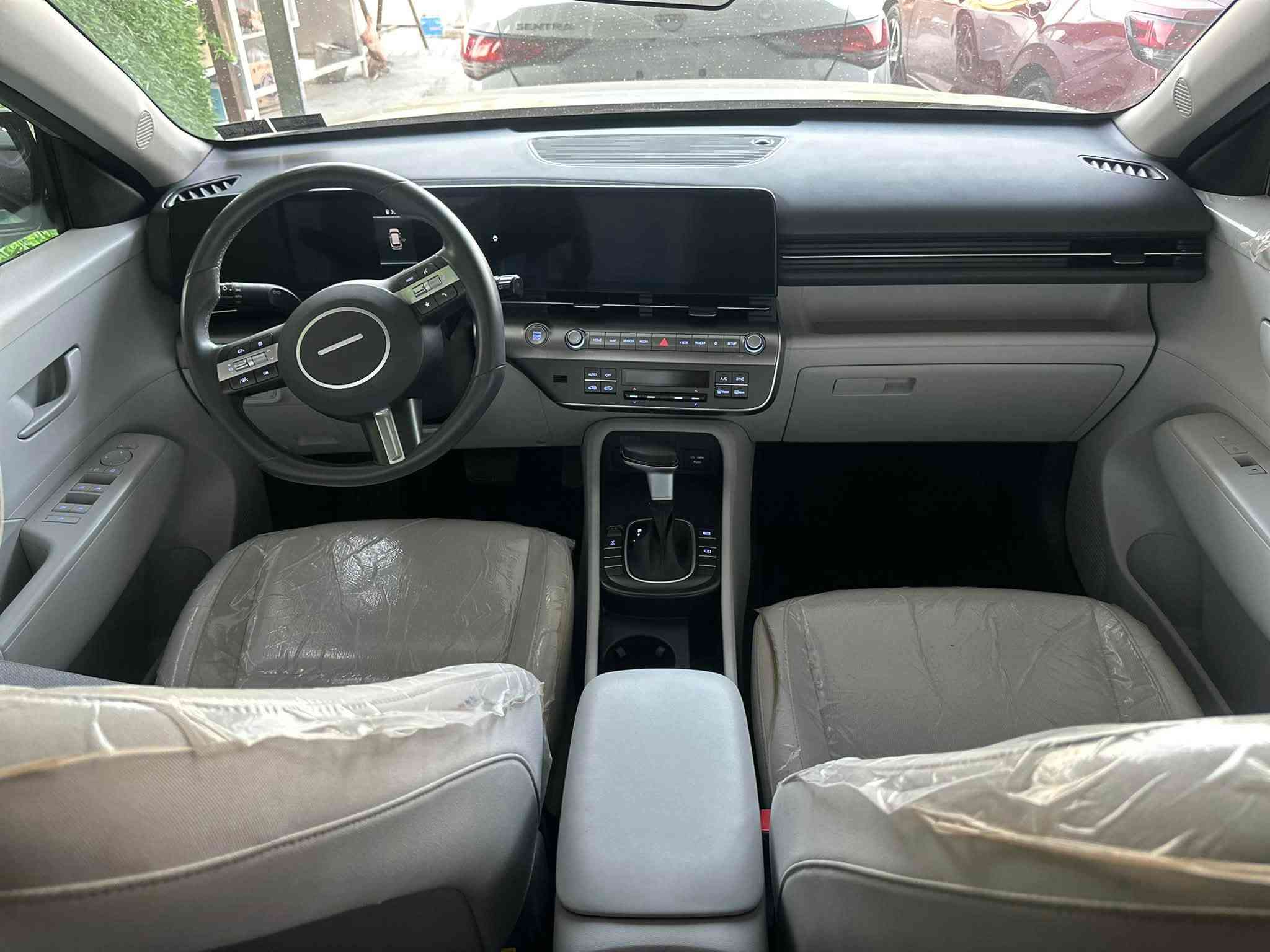 هيونداي كونا Hyundai Kona Htrac 2024
الممشى ٤٨ الف ميل
 حادث السيارة حافه البنيد من جهة الجاملغ بارد 
بدون قطرة صبغ 
محرك ٢٠٠٠ دوش 
كير At المرغوب 
تترقم جميع المحافظات 
للاستفسار 
***********
***********
