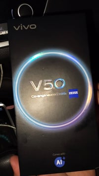 فيفو V50 • استعمال قليل • مع ملحقات