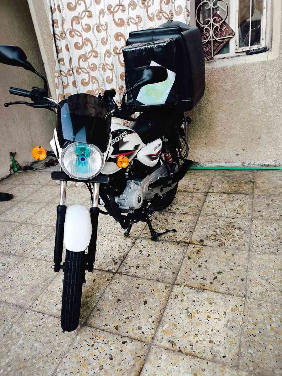 @
سلام عليكم دراجه بوكسر كلاسك موديل 23مرقمه بغداد للبيع التفاصيل كامله بلخاص او على الرقم ***********
دراجه كفاله  بعدهي زيرو مشتغله بس 5اشهر
