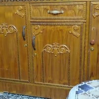 بوفية نضيفة كلش للبيع 3 ابواب وجرار السعر 130 وبيها مجال  انا مكلف بال...