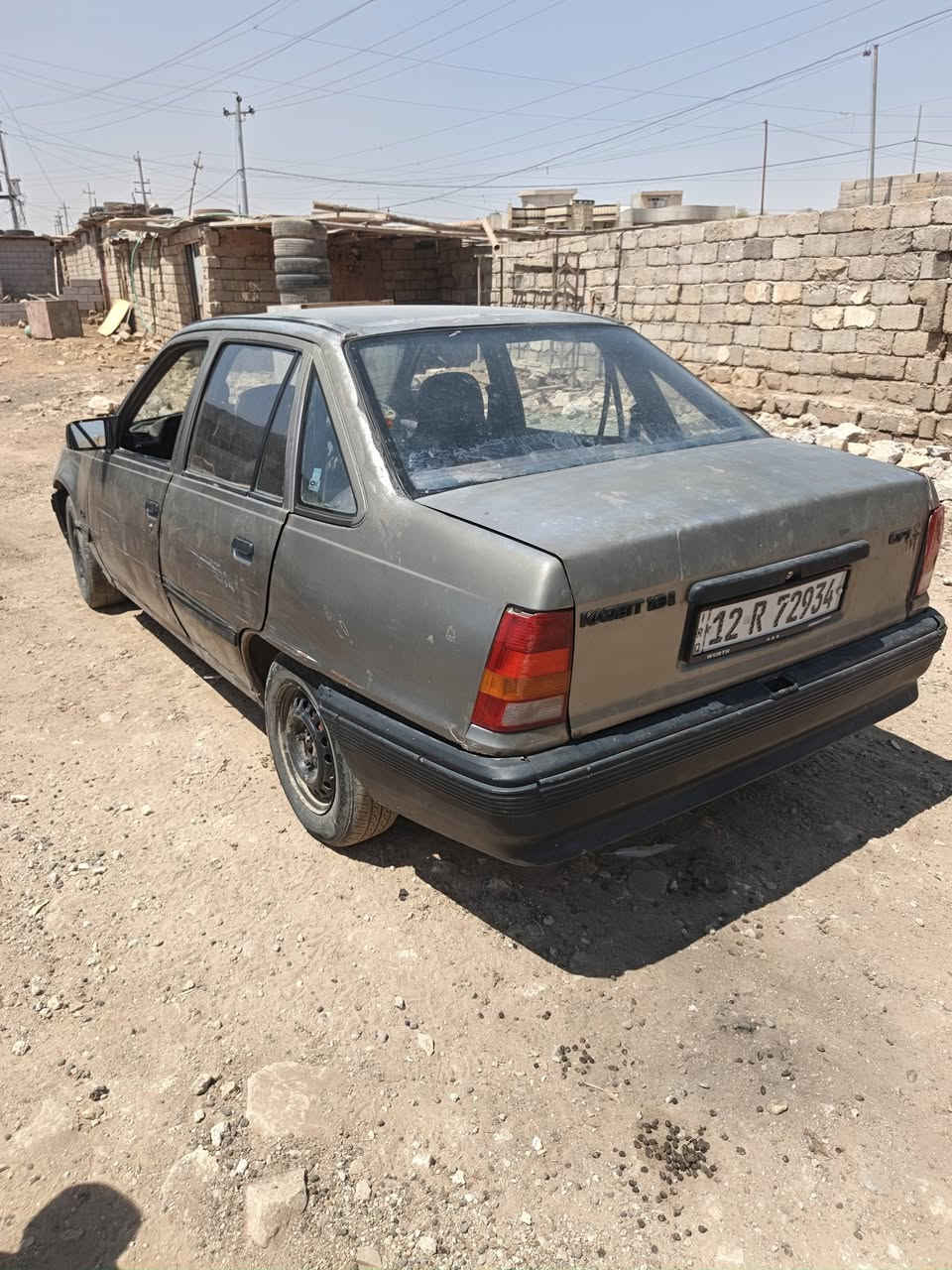 ، كاديت للبيع صندوق سياره نظيفه موجوده بالقوسيات السعر٢٠ وبيها مجال  محرك 16 رقم جديد كربون بنزين شرط تحويل وكاله وارمانيه طخام، كله شرط وارمانيه شغاله داخل نظيف رقم تليفون ***********
