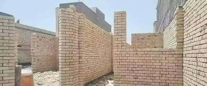 السلام عليكم ورحمة الله وبركاته خلفه بناء بلوك طابوق شغل درجى أولى الاتصال ***********

نص مكتوب في الصور:
- O HONOR X9b
- 108MP Ultra-Sensing Camera