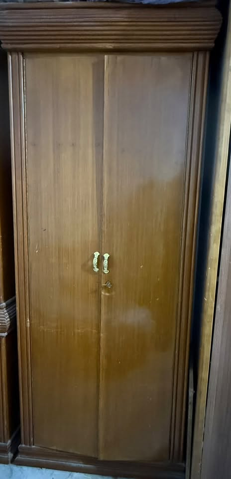 اغراض للبيع
الغرفة نطيفة مابيها اي كسر 
والديوان الاسفنج ابد منازل ولا اي كسر بس يرادلة غسل 
التواصل على رقم الواتساب

مكاني شهداء السيدية 
***********
