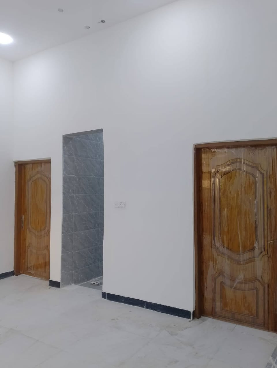 أسعد الله أوقاتكم بكل خير 🌹

دار سكن قمه روعه وجمال 🏦

بناء حديث شقل درجه أولى
سنة البناء 2026 
بيت جاهز للسكن تستلم بيتك بعد المكاتبه مباشرةً 🔑

المساحه 125 متر
شارع 8 م
جميع الخدمات متوفره
ماء كهرباء مدارس أسواق

محتويات دار ⬇️
دوانيه 
صاله + غرف منام عدد 2
مطبخ + حمامات خارجي وداخلي

نوع العقار طابو زراعي عراقي سند 25
العنوان ابي الخصيب ابوكوصره

سعر 65 وبي مجال
للتواصل ***********
