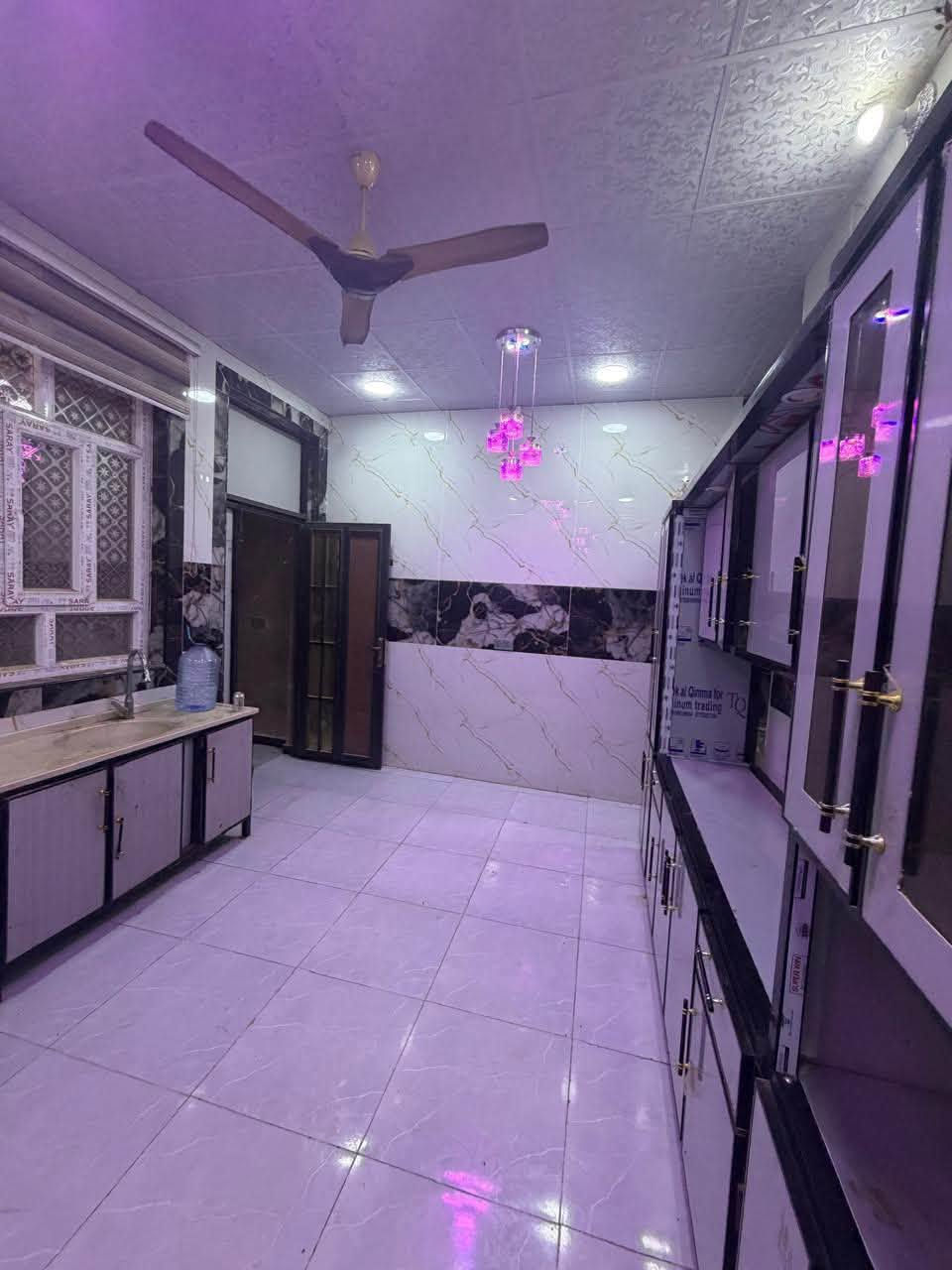 دار للبيع مدينة الصدر قرب مجمع السلام السكني  بي وصل الطابو من البلدية زراعي الناصرية الجديدة بنزلة الروف الدار يصير ركن اذا يتبلط الشارع والشوارع ع باب تبليط
عمر البناء اقل السنة شغل نضيف السقف (كونكريت ساقط) ( ارضية بورسلين) 
( المائيات دفن) ( انارة جيدة وجدارية)
بناء طابوق طابق واحد
غرف 2
منور 2
صالة
ديوانية
مطبخ 2
السعر 72 مليون

‭***********‬
***********

