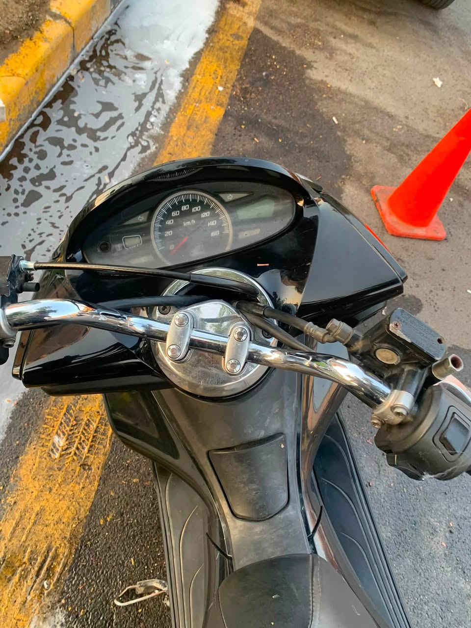 السلام عليكم دراجه Pcx جيل الاول نضيفه محرك كفاله مابيها أينقص كلشي شغال السعر مليون و١٥٠ مكاني بغداد اليرموك رقم الهاتف ***********
