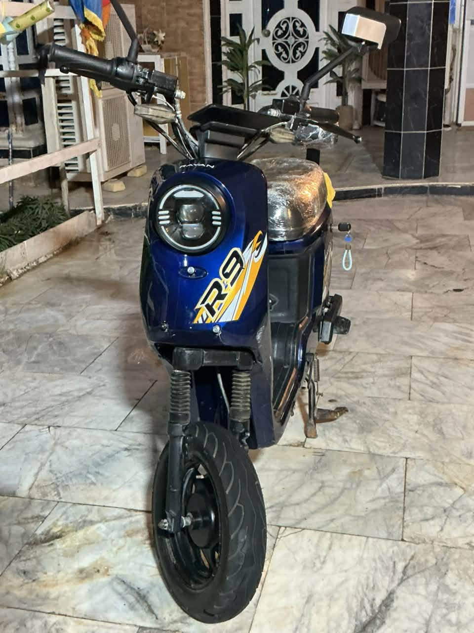 دراجه شحن R9 الريان  موديل 25 
بطاريات جدد ممشى حقيقي 64
دراجه نظيفه وجديده شرط الفحص
سعرها 450 وبيها مجال
رقم *********** مكان ناصريه مركز منصوريه

