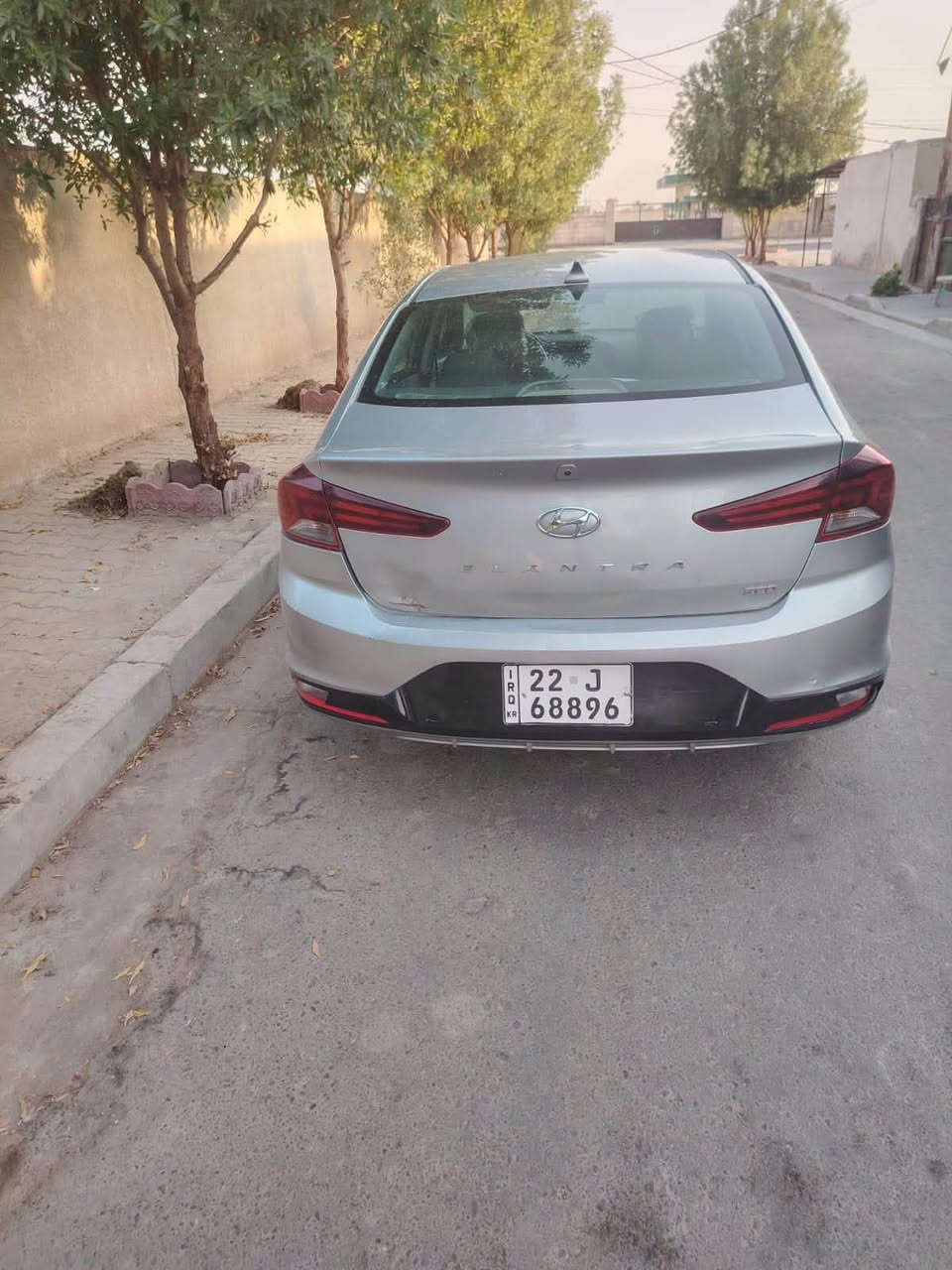 السلام عليكم
النترا وارد أمريكي سنويه بأسمي  للبيع موديل 2020 ماشية 93 المكينة 1400 تيربوو وصور السونار بالمنشور تخم تاير تبريد شغال
السعر 92$ وبيها مجال للطيبين العنوان بغداد 
رقم الهاتف *********** 
***********
