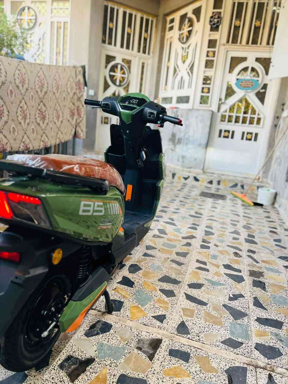 سلام عليكم  شباب دراجه سكنس شحن 6بطاريات الملف 1500 واط نوع تشغيل بصمه وا كرت وا سويج ***********
