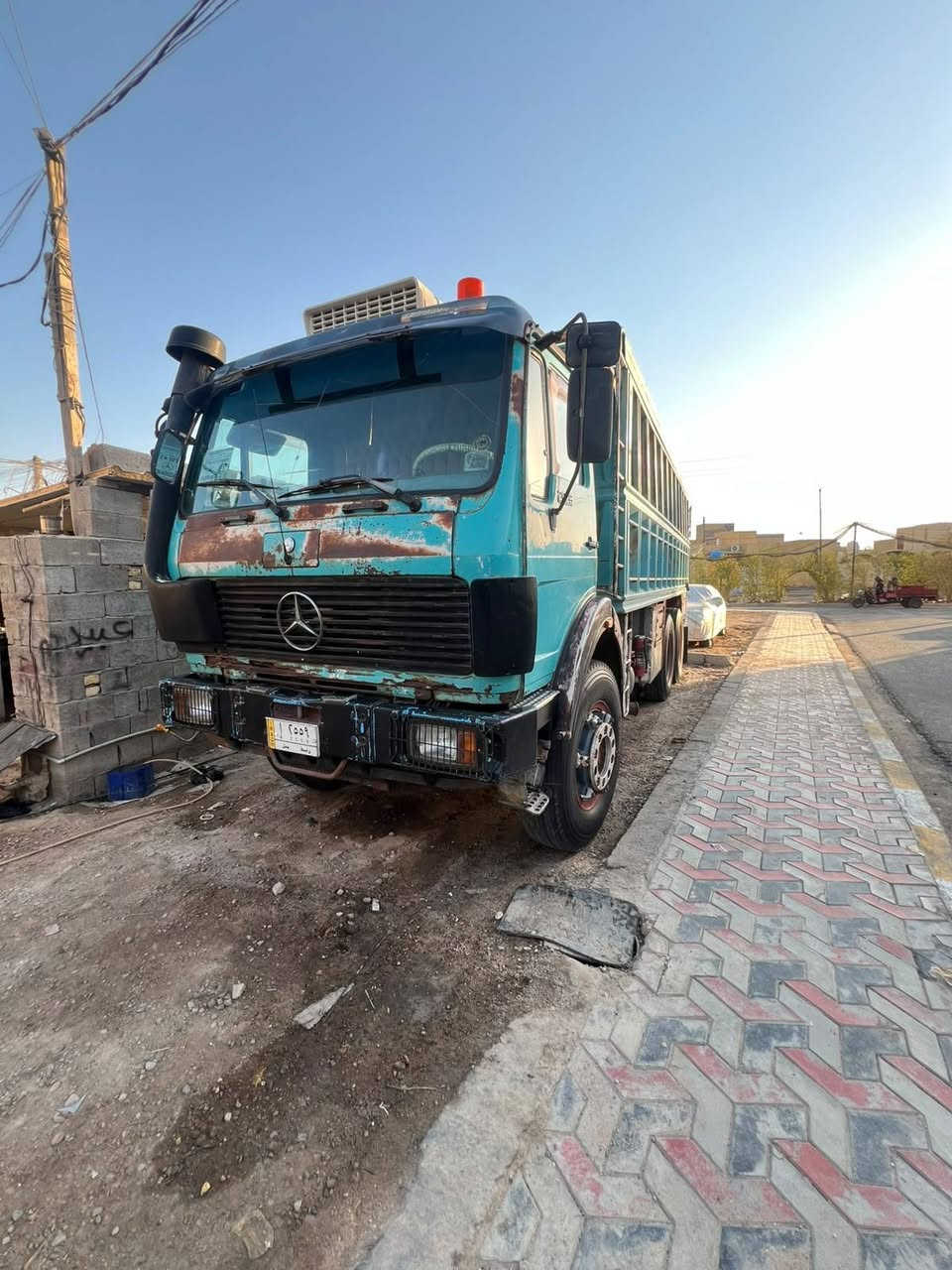 للبيع البي موديل 75 مكينه 130 كير 160مجموع جيئف رقم واسط الماني مكان العماره مكلف بلنشر اتصل على رقم (***********)
