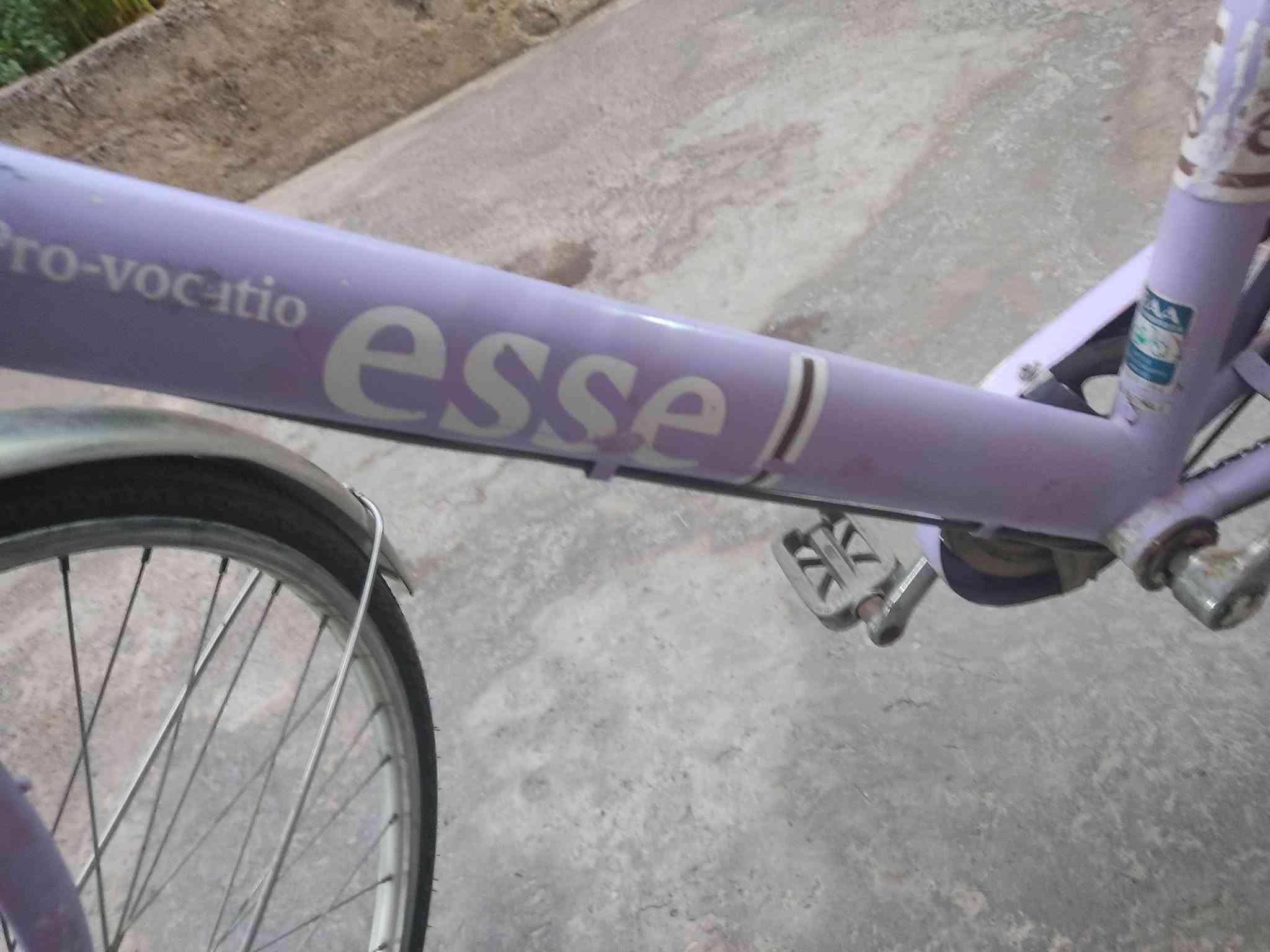 #دراجة هوائية ماركة ( esse)
#دراجة نضيفة جداً 🚴‍♂️

#دراجة كاملة مابيها نقص 🚴‍♂️

#سستم شيمانو خلفي 7 نمر🚴‍♂️

#داينمو امامي حساس🚴‍♂️

#تايرات نظيفة حيل 

#للاستفسار مراسلة الحساب👉🏻
 او الاتصال علرقم ...👉🏻
***********
