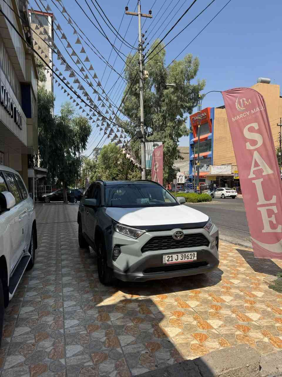 السلام عليكم من رخصت الادمن
‏TOYOTA RAV4 XLE 2021 فول 

عداد 119000الف كم وقابل للزياده 

وارد أمريكي : ضرر :باب سايق كلير وشبر بشبر بلبنيد جاملغ مبدل بلادي

• دفع رباعي 4*4

مكينه  2500cc بانزين فقط

كير 8 سرعات S 

• لون سمنتي 

• كراسي مخمل ومدوشم بلادي + سايق كهرباء

• شاشة كبيرة

• كاميرا خلفي

• رادار امامي

• مانع تصادم

• محدد مسرب

• تصحيح مسار

• مثبت سرعة

• مانع انزلاق

• رادار جانبي نقطه عمياء 

• ابل كار بلاي 

• اندرويد اوتو 

• تدفئة وتبريد مقود(ستيرن)

• إنارة ترحيبية

• اوتو هولد 

• حساسات تجاوز BSM 

• شاشة اعطال

• زجاج كهرباء ملون

• اضوية امامية زنون LED

• اضوية خلفية LED

• اضاءة فل زنون LED

• حساسات ضغط هواء الإطارات 

• 6 وضعيات قيادة ⬇️

 (ايكو ECO

NORMALنورمال 

SPORTسبورت 

SNOWثلوج 

MUDطين 

( ROCKR حجر او أوساخ 

• قطعتين تبريد شاشه 

• سايد بريك بصمه 

• فتحه سقف طكتين 

•تبريد وتدفئة مقاعد

•صندوق كهربائي +شفط

•اشاير بالمري

• بلوتوث

• مدخل USB + AUX

•بعد هواي بيها مواصفات ناسيهم 

• ملاحضة  ايرباك فقط دركه وراجع سستم بلادي

السعر 200 قفل 

رقم سليمانيه باسمي تحويل ثاني يوم

صلاح الدين الدجيل :.  ***********

نص مكتوب في الصور:
- 64 4G 11:57 Location: Indianapolis (IN) Shipping from: Indianapolis (IN) Seller: State Farm Group Insurance Sale Document: Salvage (Indiana) Sales History 1 Similar archival offers You are watching archived offer. Auction ended on Wednesday, February 2, 2022. Wednesday, February 2, 2022 10 Photos 360 360° Video Bidding Vehicle information