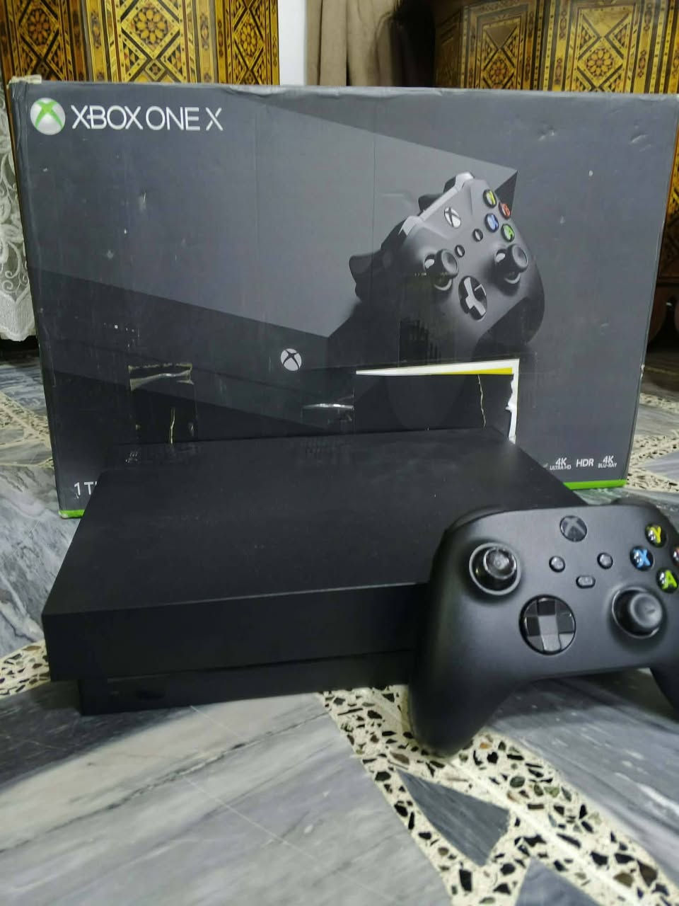 Xbox one x 1t
جهاز مامفتوح 

بيه اشتراك كيم باس شهرين مشترك 
و بيه لعبه تكن 7 مملوكه 

الملحقات:واير HD 🔌واير طاقه🔌 
بيه جويستك سيريس اكس 🎮

السعر:240الف 💵
متوفر توصيل الى جميع انحاء العراق 🚚
الرقم بيه واتساب:***********
