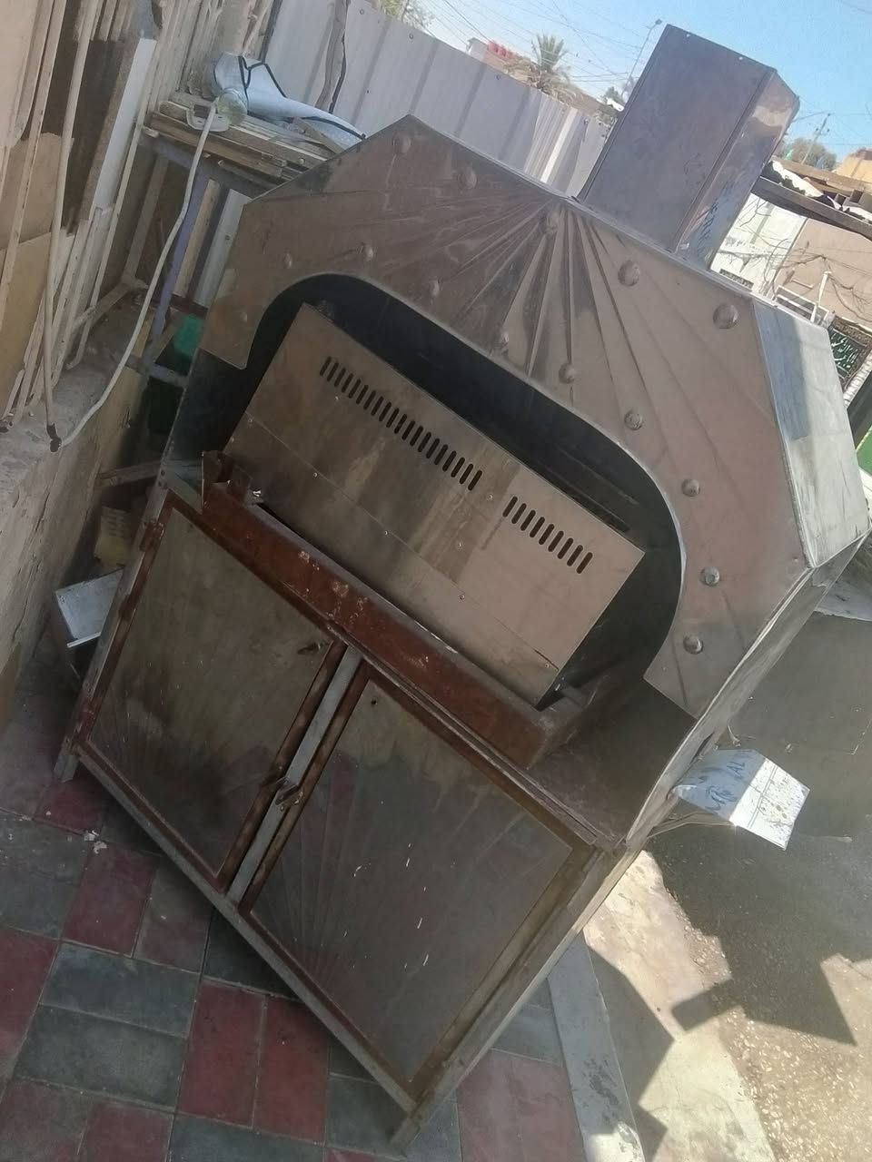 البيع ميز مال جائ ما مستعملا ابد جديد مع مشويه بركر مستعمله سعر30050كربلاه مستشفى الحسيني ***********
