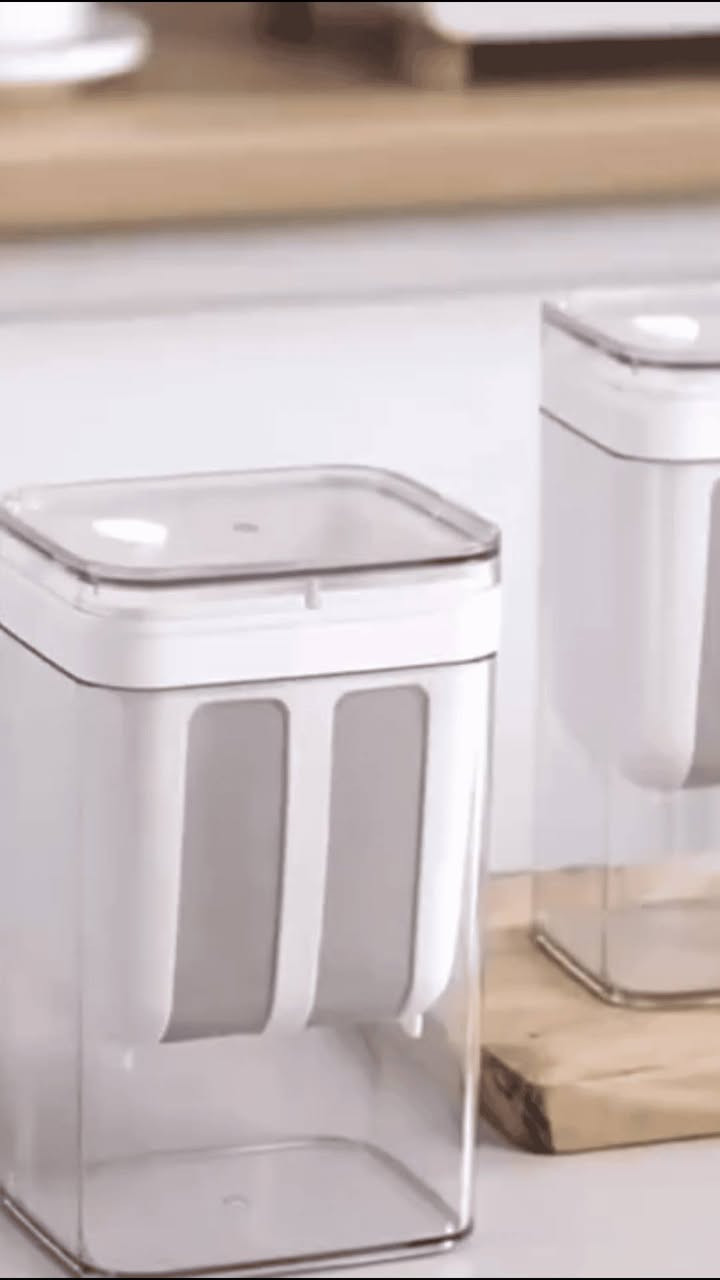🥛 اصنع لبنتك الصحية بنفسك واستمتع بالعمق واللذة! 🥛
صانع اللبنة والزبادي اليوناني بفلتر ستانلس ستيل مزدوج
الحل العصري، الأنيق، والصحي لتحضير لبنة طبيعية، كثيفة، وغنية بالفائدة في منزلك بكل سهولة!
🔥 لماذا يعتبر هذا الجهاز خيارك الأفضل؟
✨ فلتر شبكي ستانلس ستيل ناعم: يضمن تصفية الفائض بفعالية عالية دون أن تفقد اللبنة قوامها الكثيف والرائع.
✌️ تصميم داخلي مزدوج الفلترة: للحصول على أعلى درجة من الكثافة والمذاق الطبيعي الغني.
👁️ حاوية شفافة وعملية: تمكّنك من مراقبة كمية الشرش المفصولة بسهولة وبلمحة واحدة.
❄️ غطاء محكم الإغلاق: يحافظ على النظافة ويمنع امتصاص أي روائح أخرى داخل الثلاجة.
🌱 آمن ومستدام (Food Grade): مصنوع بالكامل من مواد صحية وآمنة تماماً للتلامس مع الطعام.
🔌 بدون كهرباء: يعمل بالتبريد الطبيعي داخل الثلاجة دون الحاجة لأي وصلات أو استهلاك طاقة.
🧽 سهل الاستخدام والتنظيف: بسيط جداً في الفك والتركيب والغسيل، ومثالي للاستخدام اليومي.
🍳 الاستخدامات المتعددة:
اللبنة المنزلية: تحضير أشهى وألذ لبنة طبيعية من الزبادي بكل سهولة ونظافة.
الزبادي اليوناني: تصفية الزبادي العادي للحصول على قوام يوناني غني وكثيف للوجبات الصحية.
فصل الشرش: فصل مصل اللبن لاستخدامه في المخبوزات والطبخ أو للشرب والاستفادة من بروتيناته.
خيار مثالي للأنظمة الغذائية: تناسب تماماً أصحاب الدايت، الرياضيين، ومهتمي الأكل الصحي.
📦 محتويات الصندوق:
حاوية خارجية شفافة عالية الجودة.
سلة فلترة داخلية مع شبك ستانلس ستيل ناعم.
غطاء غلق محكم.
دليل استخدام مبسط.
📐 القياسات والأبعاد:
أبعاد المنتج: الطول 11 سم × العرض 9 سم × الارتفاع 18 سم.
أبعاد كرتون التغليف: الطول 12 سم × العرض 9.5 سم × الارتفاع 20 سم.
💡 ملاحظات وإرشادات مهمة للحصول على أفضل نتيجة:
⏳ مدة التصفية: تختلف المدة حسب القوام والملمس الذي تفضله (من 24 إلى 48 ساعة داخل الثلاجة).
🥛 جودة الزبادي: يُنصح دائماً باستخدام زبادي كامل الدسم لنتائج أفضل وقوام كريمي لا يُقاوم.
💰 السعر: 16,000 دينار فقط!
🚚 خدمة التوصيل: متوفرة فوراً لكافة محافظات العراق + التوصيل مجاني 🇮🇶
📥 للطلب راسل خاص:

📞 رقم الهاتف: ***********
