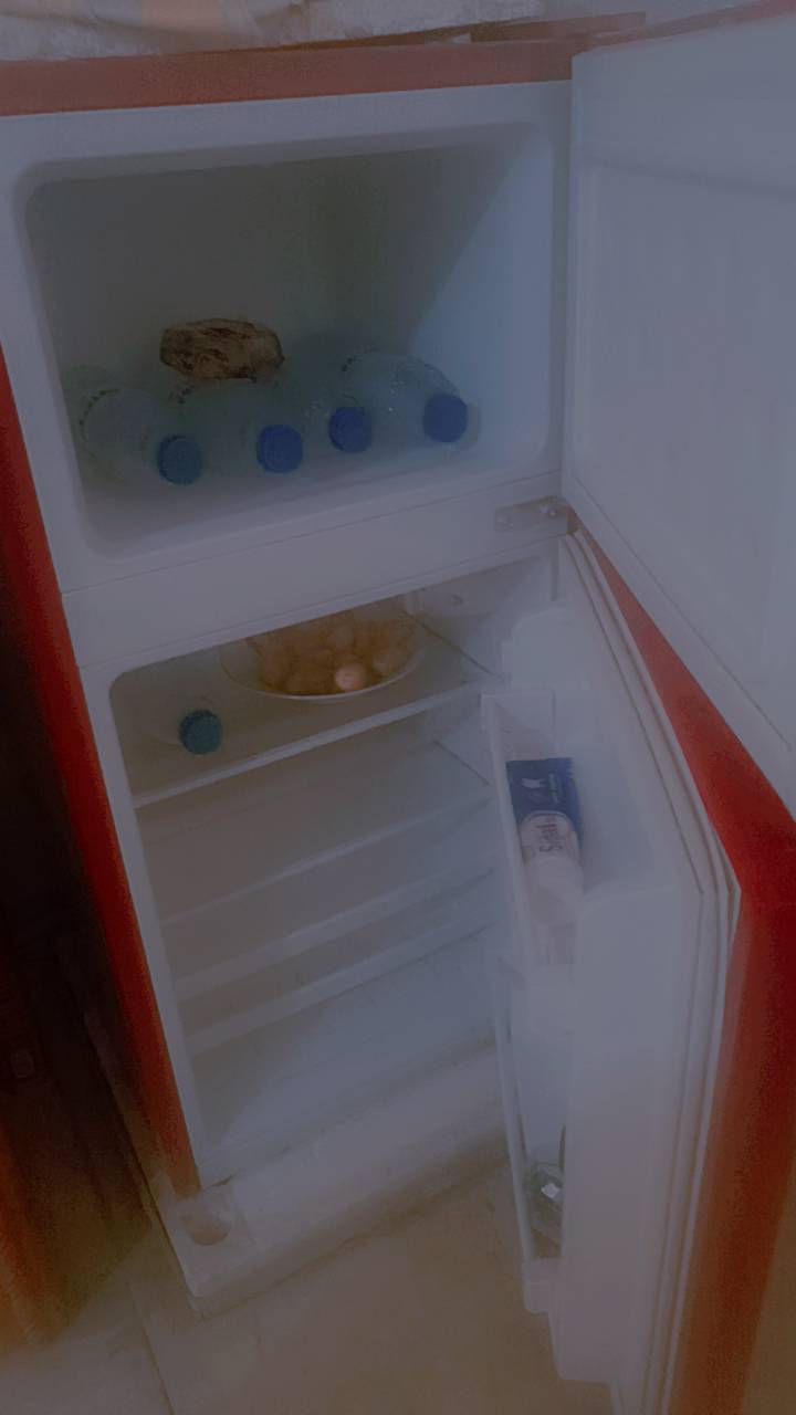 ثلاجه صغيرة • جديدة • ما بيها عطل