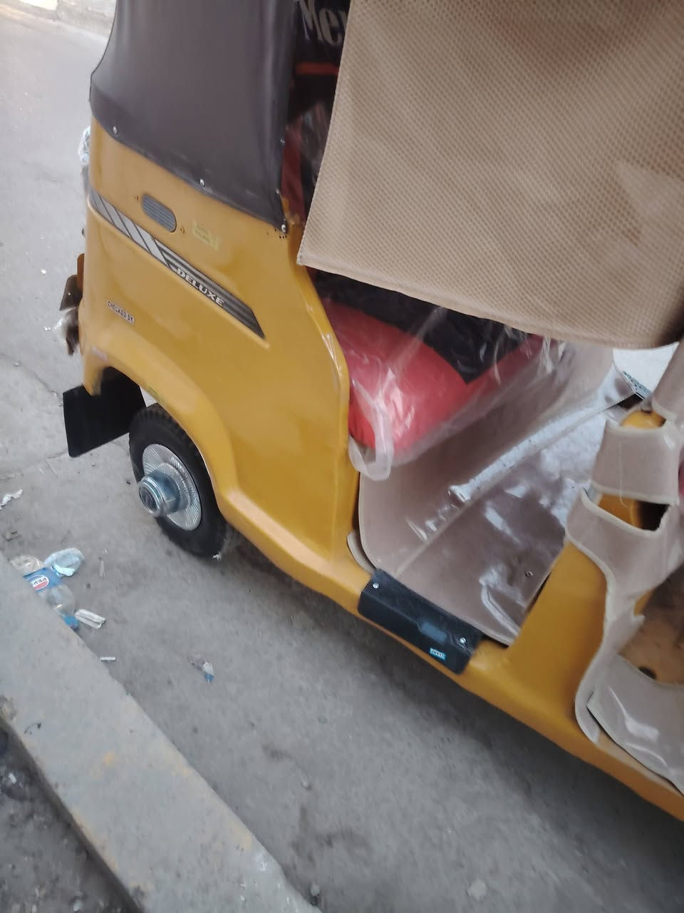 لدكلي شبيها مابيها اقره تفاصيل يلا تتصل
تكتك TVS ✅

موديل 19 شهر 12   يعني 20 رقم و سنوية نكليزي تحويل مباشر نفس اليوم ✅

 هزة جديدة✅

كشنات ودوشمة  وكاعيات بردات  جانبية كلة جديد ✅

مكينه 26 قبل شهر نشدت ممفتوح بيها برغي مكفولة  ✅

لايتات زنون ثلجي عالي ناصي  اشاير دبل إشارة شغال✅

كبات جديده ✅

سفريات ثقيل ✅ 

مصبوغة عام ✅

قمجيات كير أسود +ابيض  جديد بنزات عنابير جديد ✅ 

كهربائيات كلها شغالة ✅ 
تكتك كبل للشارع ربع مذب عليها ✅

السعر 5850  بيها مجال لشراي✅ 
تكتك مال جناي يشتغل على باب الله 
  ميعجبك المنشور علق تعليق مثل وجهك الطيب ودعيلنا بالرزق الحلال 
وكلشي بسعره ♥️ 

مكاني بغداد 
***********
