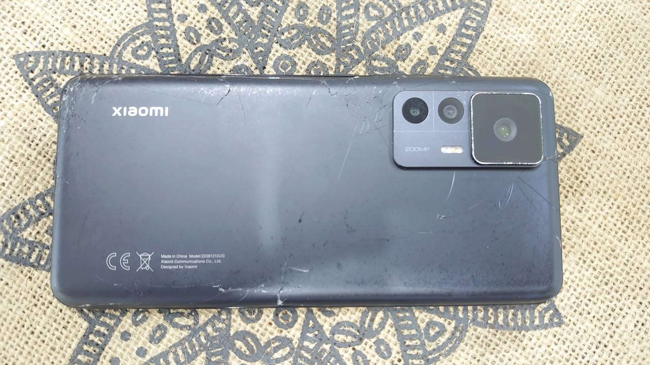 Xiaomi 12t Pro 
فلاكشيب شاومي ذاكرة 256 رام 12+12=24
معالج Snapdragon 8 gen 1 Plus 
شحن خارق 120 واط
كاميرات فول 200 ميجا بكسل
مفطور ظهره ومبدل شاشة اصلية البصمة ما تشتغل
السعر 220 الف وبيه مجال بسيط
المكان موصل التواصل خاص او الاتصال على الرقم ***********
