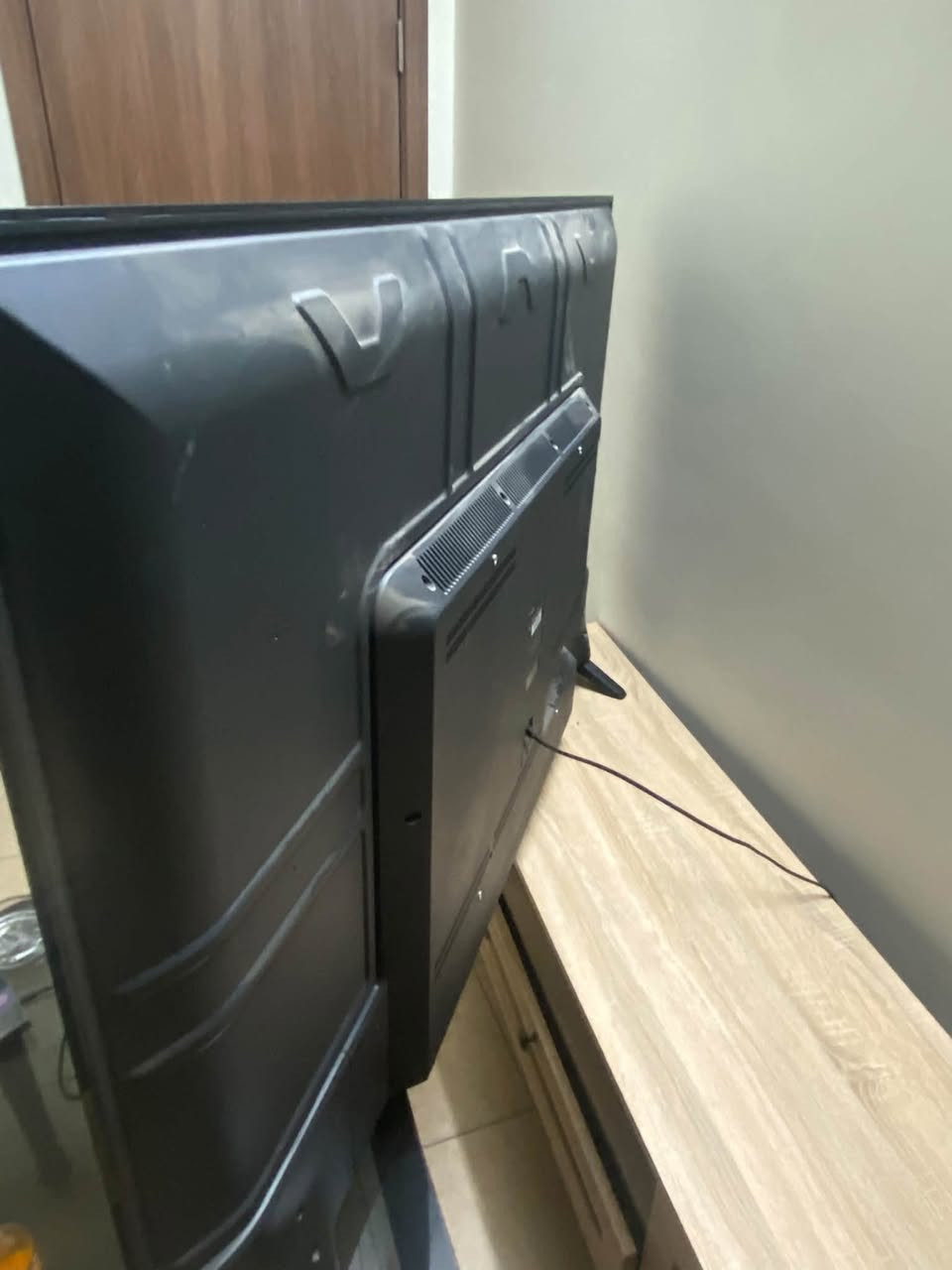 * 1920×1080 Full HD النظام الظاهرة
* Android TV
* RAM: 2GB
* ذاكرة: 16GB eMMC
* CPU: رباعي النواة 1.0GHz
* GPU: Mali-450
* إصدار Android ظاهر 14
* DLED / LGUHD 
سعر 550الف جوه السوك 
ضمان سنه 
كفاله من ضربه والشخط 
تواصل***********
