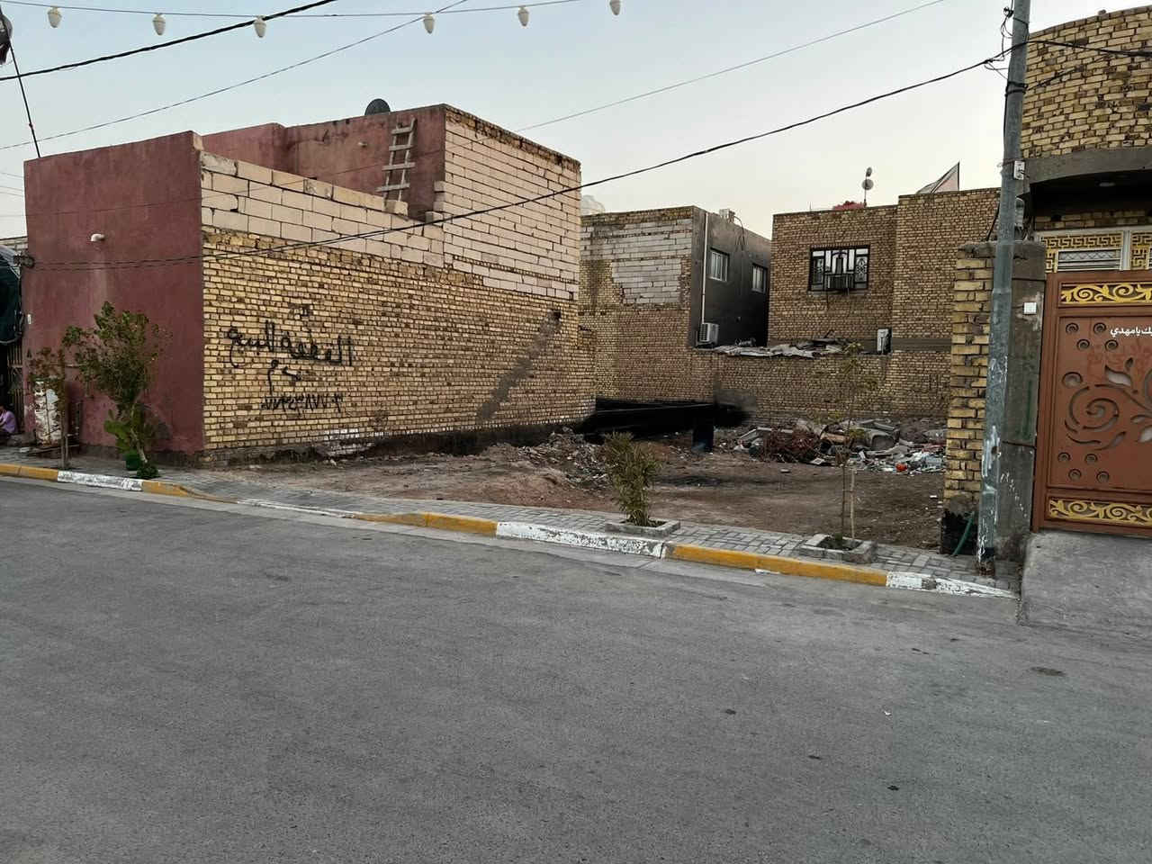 السلام عليكم
قطعه أرض طابو صرف 200متر المكان حي الشرطة الاكاديميه 3 شارع عن الشارع العام  السعر 80 مليون وبيها مجال رقم الهاتف ***********
