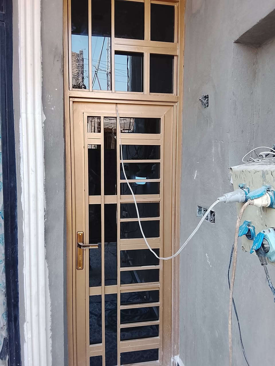 محل اليقين تعهدات زجاجية عامة
بأنسب الاسعار بغداد المشتل نهايه شارع المطبك ***********

نص مكتوب في الصور:
- محل اليقين تعهدات زجاجية عامة للعمل كافة الاعمال زجاجية للعمل البيوت ولدبوائر ولعمارات ابواب زجاجية نوافذ زجاجية درايزين زجاج كابينات شاور الجودة والاتقان هي وعدنا لكم بيوت دوائر عمارات ضمان وجودة بأدارة سيد صفاء *********** بغداد - المشتل نهاية شارع المطبك