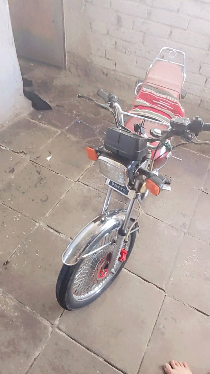 لبيع تايكر مديل 23 أوراق سكنر دراجه ماعزه شي سعر 550 بيه مجال نجف رضويه***********
