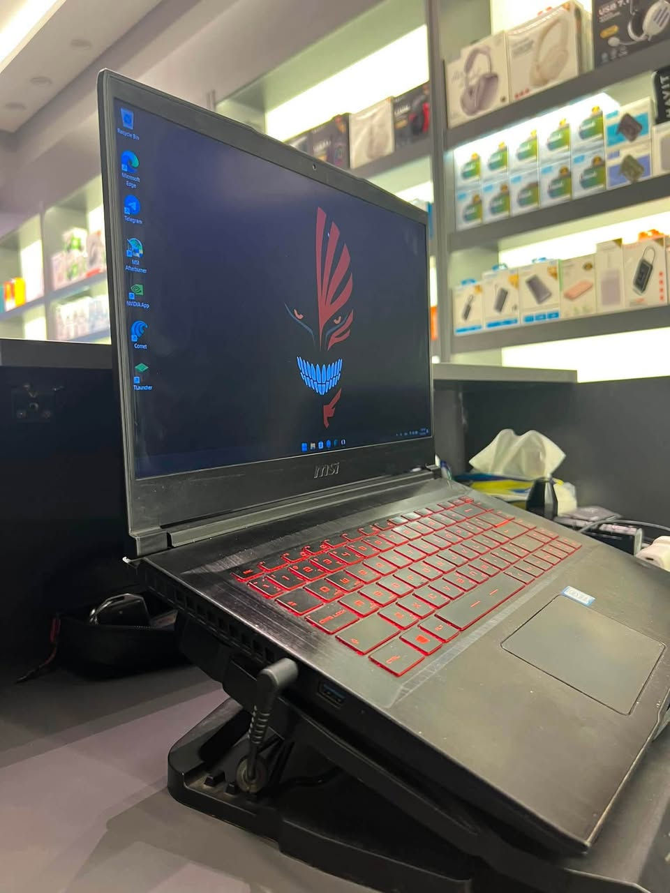 � للبيع لابتوب MSI Gaming 🔥
لابتوب MSI بحالة جيدة، مناسب للألعاب والعمل والبرامج الهندسية والتصميم.

💻 المواصفات:

* المعالج: Intel Core i7-8750H
* الجيل: الثامن
* الرام: 16GB
* كرت الشاشة: NVIDIA GeForce GTX 1050 Ti 4GB
* كرت مدمج: Intel UHD Graphics 630
* التخزين: 1.14TB
* 256 SSd
* النظام: Windows 11 Pro
* نظام 64-bit
* الجهاز شغال ومواصفاته واضحة بالفحص

🎮 مناسب للألعاب والاستخدام اليومي والبرامج الهندسية.

📍 المكان: بغداد
💰 السعر: [500] بي مجال بسيط 

للاستفسار والتواصل: ***********
