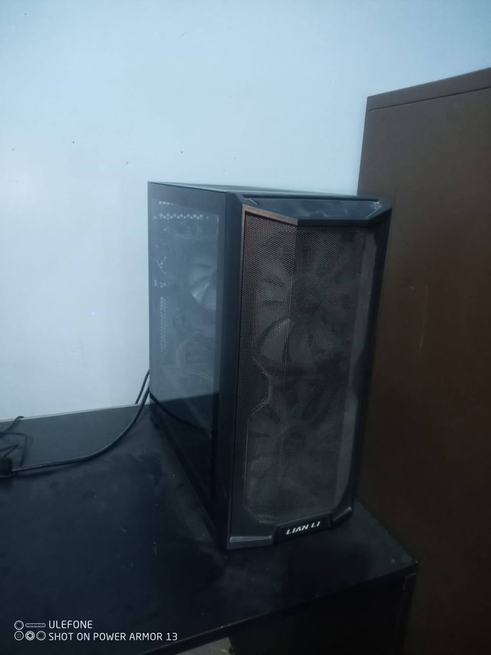 CPU: AMD Ryzen 5 5600
GPU: GTX 1660 Super MSI ventus 
M.B: MSI Tomahawk B350
RAM: Tforce 16GB 2x8 3000mhz white RGB
Case: Lian Li 215 Lancool mesh
PSU: 600watt
SSD:128GB
HDD:1TB

monitor : AOC 27G2G3 
27 INCH , 165Hz , VA , 1Ms , Curved  
نضيفة مع كابل HDMI +DP 
بيها عيب واحد دكمة الاتجاه اليمين عاطلة 
اما غير شي ممتاز ماكو غير مشكلة 

mouse : redragon emperor 12400Dpi wired 
keyboard : redragon Yama K550   
wifi : usb adapter tp-link 300Mbps 
UPS: kstar 1500va 
pc desk (ميز الحاسبة ) : 170x60cm

السعر 900 الف دينار بالكامل 
مكاني بغداد
***********

نص مكتوب في الصور:
- ULEFONE SHOT ON POWER ARMOR 13
- LIAN LI ULEFONE SHOT ON POWER ARMOR 13
- AI QUAD CAMERA ULEFONE SHOT ON POWER ARMOR 13