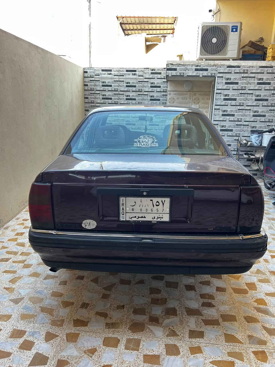اوميكا للبيع موديل 1993محرك 20بلادي كير محرك طخم كلو شرط سياره بدون صبغ وكشر كدام العين السعر 41للستفسار ***********
