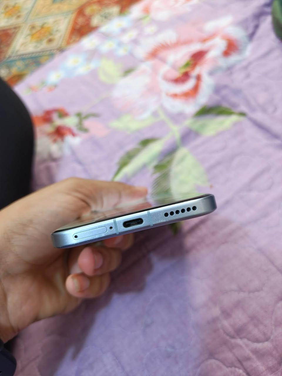 Honor magic 8 pro
هونر ماجك 8 برو 
ذاكره 512
ملحقاته كامله 
للبيع الجهاز بي فطر ب الشاشه 
ما ماثر على اي شيء 
و نظافته موضحه ب صوره 
سعره 950 قفل 
***********
