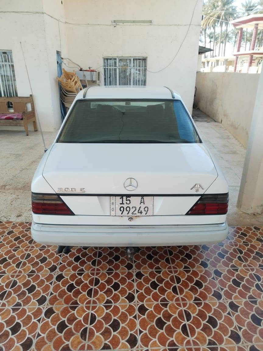 السلام عليكم مارسيدس دب 300 E  موديل ٩١ رقم دولي هزه جديده تحويل مباشر قواعد دبل بلاد كهربائيات كله شغاله اريل كهرباء سنتر لوك تخم تاير جديد حداديه جديده السياره جاهزه السعر ٥٥ المكان سامراء للاستفسار *********** الشراي الحقيقي يراسلني ادزله فديو واتساب

