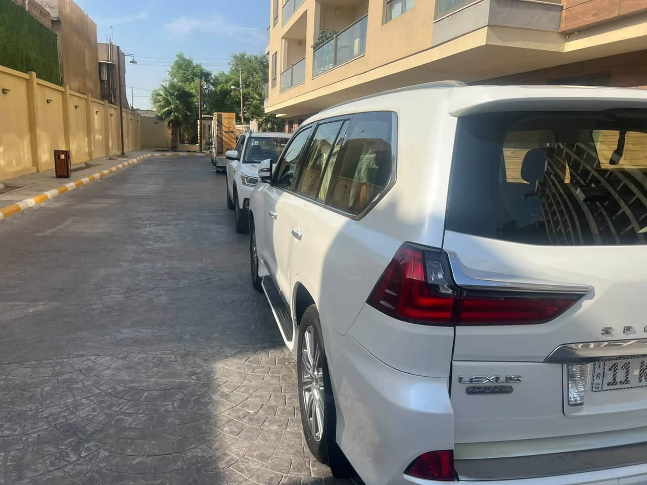 السلام عليكم لگزز مديل ١٦ السيارة كفالة عامه من الصبغ والتبديل بيها بارد موضح بل السونار گير مكينه تبريد تخم تاير جديد السياره مال بيت مكان السيارة بغداد الكراده ساحه الواثق السعر ٤٧ الف يعني أربع دفاتر وسبعين ورقه بيها مجال جداً بسيط مكلف بل النشر اتصال فقط رقم صاحب السياره ***********
