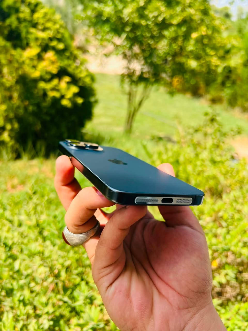 عرض اليوم نار للبيع 🔥📱
آيفون 15 برو ماكس (iPhone 15 Pro Max) - لون حبري المميز 💙
 السعة: 256 جيجابايت 📦
 البطارية: 83% (أصلية بلاد) 🔋
 الخطوط: دبل خط (ماستر ZA/A/AA- الشرق الأوسط) 📶
 الحالة: جهاز وكاله ونظيف يخبل، شرط الوتربروف ممفتوح ، نظافة هيه تحجي✨
 الكفاله: كفالة عامة وين ما تريد افحص واطمن 🤝
💰 السعر: (1150قفل )
📍 المكان: (بابل جبله سيطره العگير)
📞 للتواصل والاستفسار: (***********
