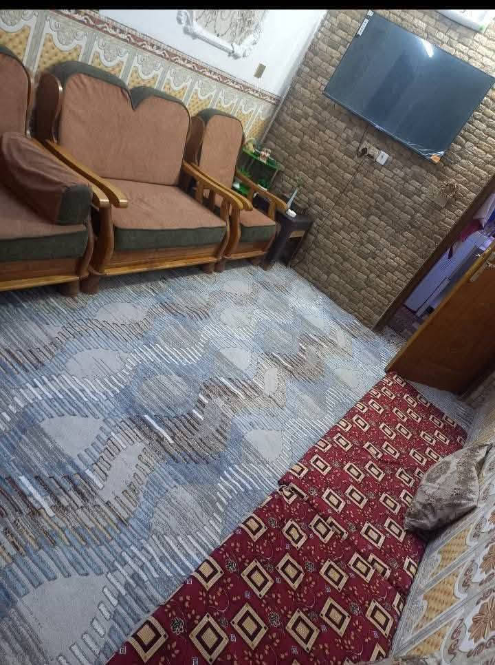 السلام عليكم دار للبيع مساحه 100م واجهيه 6 ونزال 17 زراعي سند 25 قرب بانزين خانه الشهداء ابو دشير استفسار  ***********

نص مكتوب في الصور:
- MD