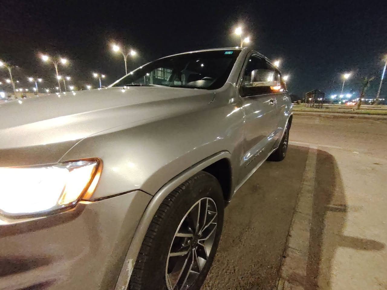 السلام عليكم 
جيب موديل ١٨ كراند شيروكي 
محركها 3600 v6
4ويل ملغي 
جنطة كهربائية
وضعيات سبورت وايكو والنورمل 
 السيارة صبغها ٥قطع ابيع حزام بدون دواخل  
ابيع واذا اكو مراوس مع كورلا هايبرد ٢٣-٢٤-٢٥ 
وينطيني فرق 
السعر اتصل او راسلني واتساب  
الرقم ***********
غير متواجد  على الفيس 
السيارة موجودة كربلاء ✨✨
