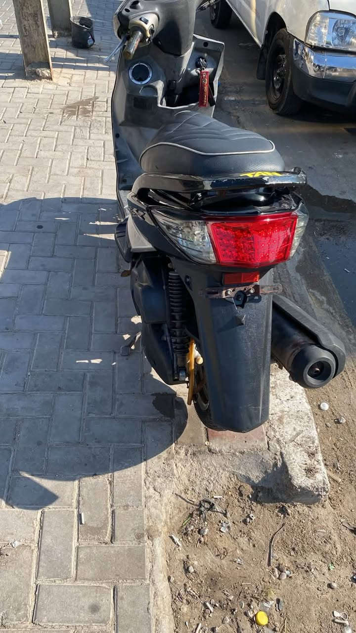 فحل نوزل كوري مكينه ممفتوحه كلجات رياضي زنون عالي بيها دبل اشاره كلشي شغال دراجه كامله مداريها بانزين محسن ودهن اصلي موتل قايش جديد باتري جديد ب850وبيها مجال مكاني بغداد سبع ابكار نقصها فقط واير كيلومتر ***********
