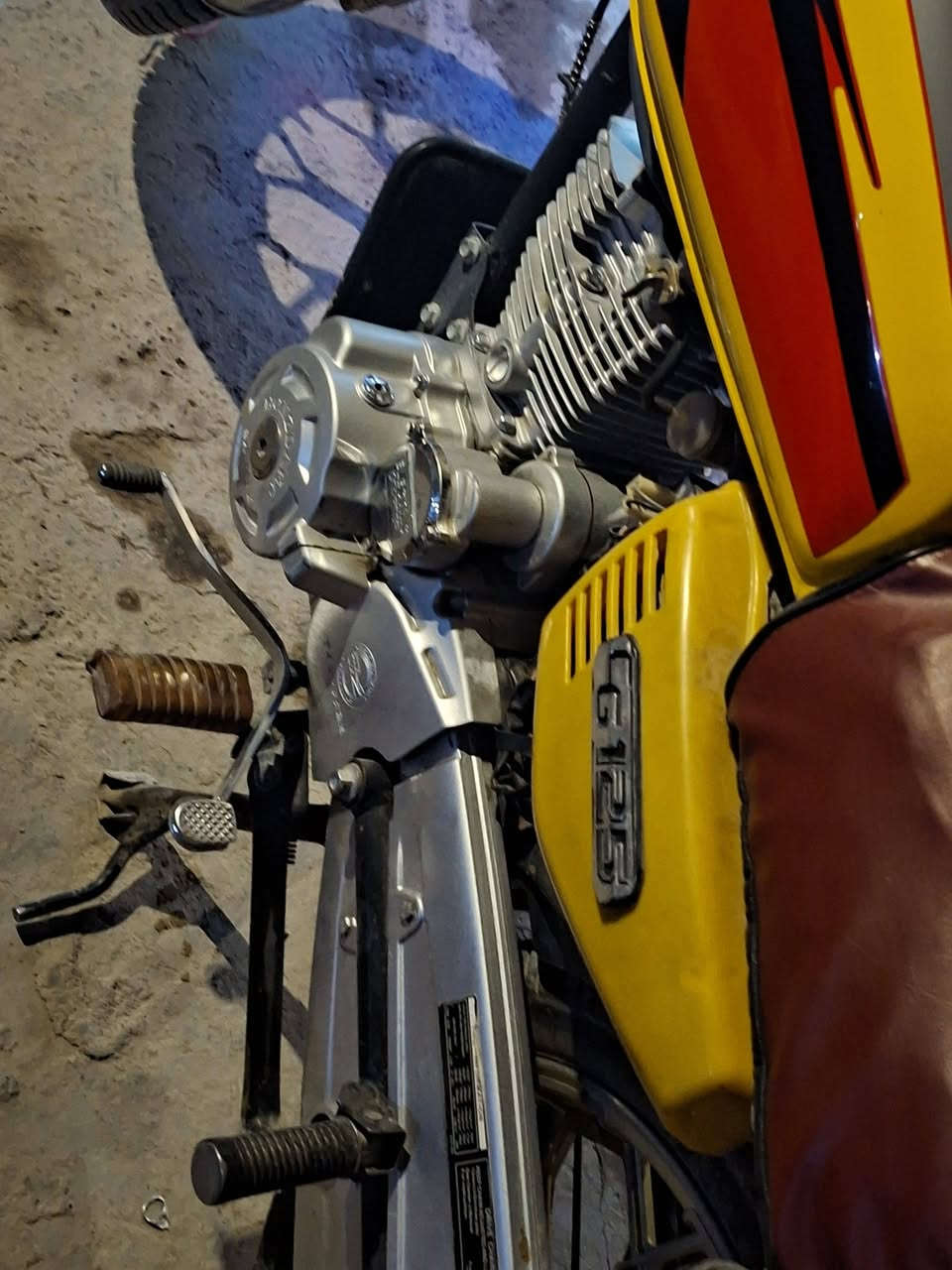 سلام عليكم ايراني موديل 24 مكينه 200 ما مفتوحه كهربائيات كلها شغاله منفيس وياها نشاط فول سعر 540 بيها مجال مكاني سامراء *********** موشراي لا تعبني ولا تعبك
