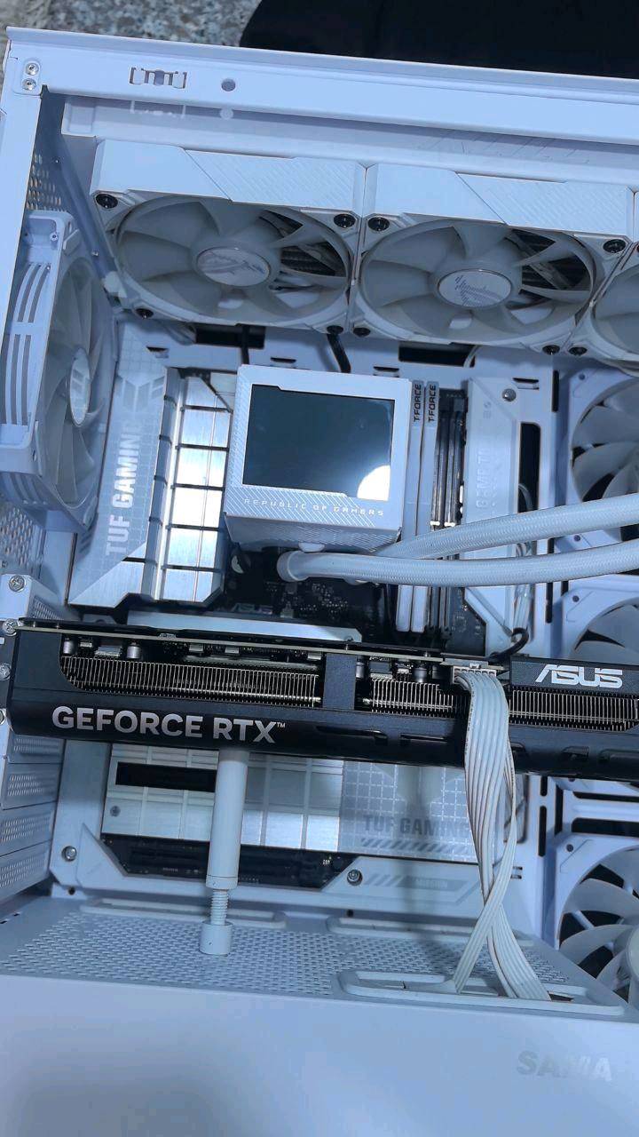 كيس للبيع مابيع قطع كيس كااامل فقط
المواصفات:

CPU: i9-14900KF

GPU: ASUS RTX 5070TI PRIME 16GB (black)

MB: ASUS TUF Z790 BTF (WHITE) WIFI 6E Motherboard

AIO: ASUS ROG RYUJIN III 360mm ARGB (WHITE)

RAM: TEAMGROUP T-FORCE 32GB RAM 6000MHZ (2×16) CL38 (WHITE)

PSU: GAMEMAX GX-1250 PRO 1250W

Platinum 80+ Fully - PCle 5.0 - (WHITE)

CASE: Sama Neview 4503 Case (WHITE)

4TB SAMSUNG 990 PRO NVME M.2 SSD 

2TB LEXAR NS100 SATA III SSD

2TB LEXAR NS100 SATA III SSD
 
السعر
3,600,000 ثلاثة وستميه دينار بيه مجال جدا جدا بسيط 

أخوان قبل لا تتناقشون على السعر تأكدوا من أسعار القطع 

كل القطع كراتينه موجودة وصولات كاملة 
قطع مابيع اخوان هي شلعه

للتواصل على الخاص او على الواتساب حصراً ***********