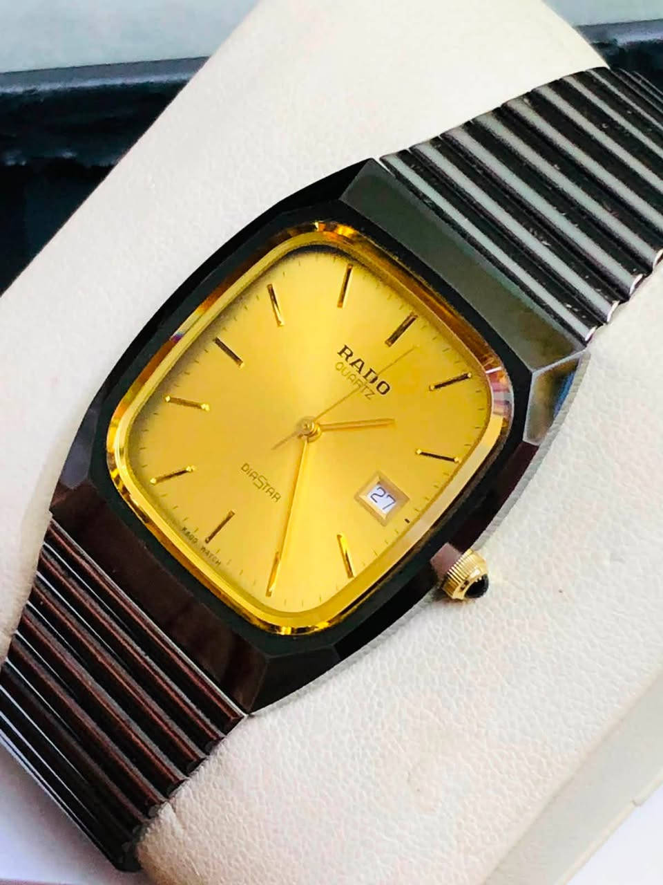 ساعة رادو  ( RADO) ديستار       
سويسري اصلي  انتاج الثمانيات    
ديستار بلاك -كاربون  - كلاسك        
لوك غير مستعملة 
مع العلبة الأصلية  
للاتصال ***********
